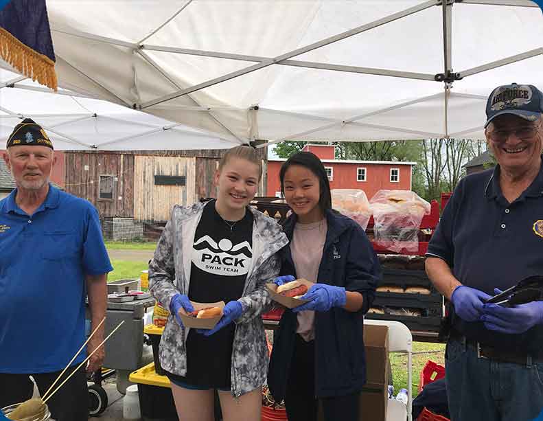 Teens for Veterans helping at the 2019 Paddle & Pour